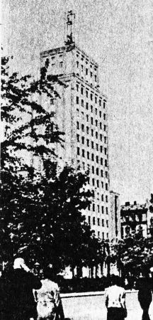 Siedziba Eksperymentalnej Stacji Telewizyjnej (r. 1939) w gmachu hotelu „Prudential" (dziś hotel ..Warszawa") Siedziba Eksperymentalnej Stacji Telewizyjnej (r. 1939) w gmachu hotelu „Prudential" (dziś hotel ..Warszawa")